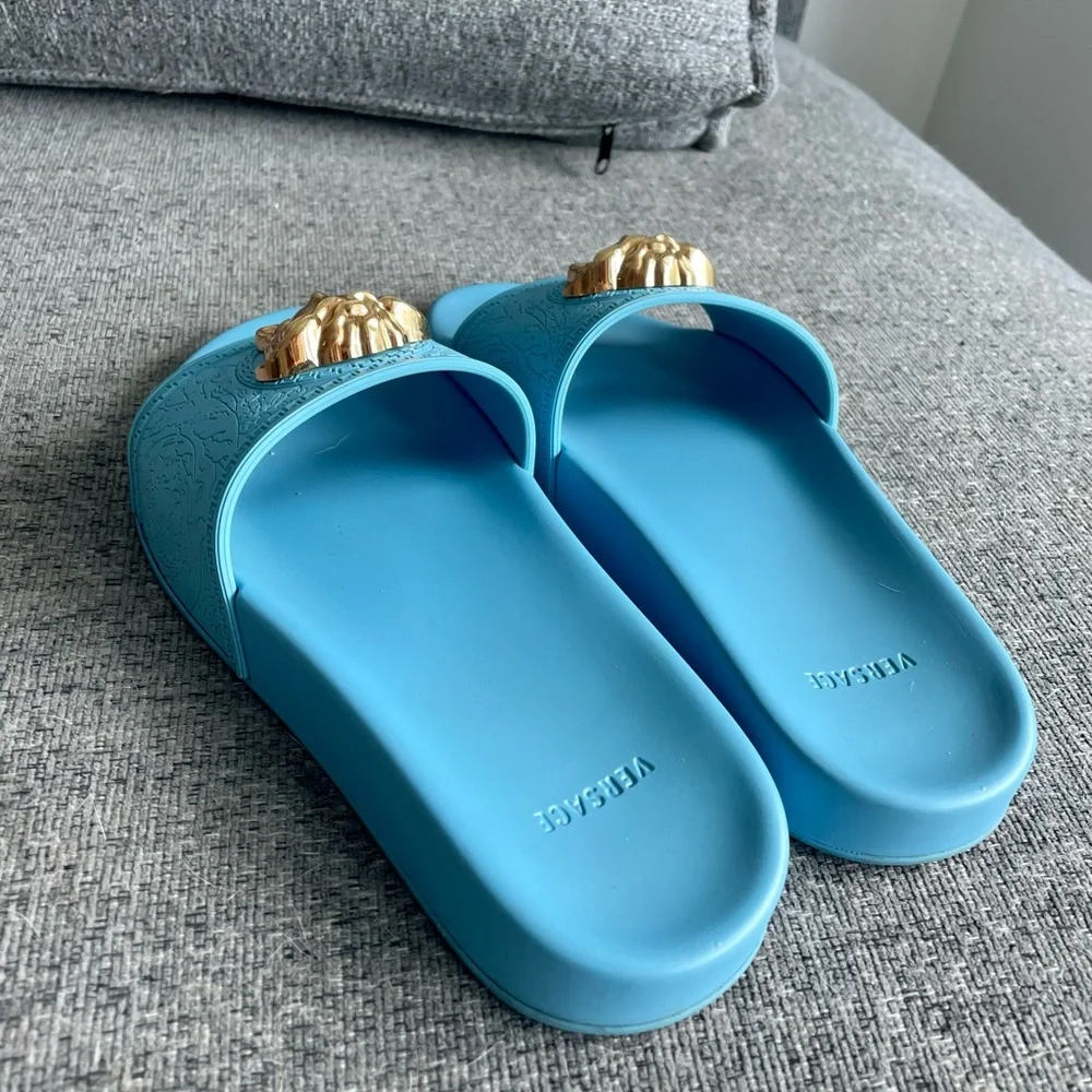 ๐ง๐ฝโโ๏ธ VERSACE blue Medusa pool slides - Picture 6 of 6